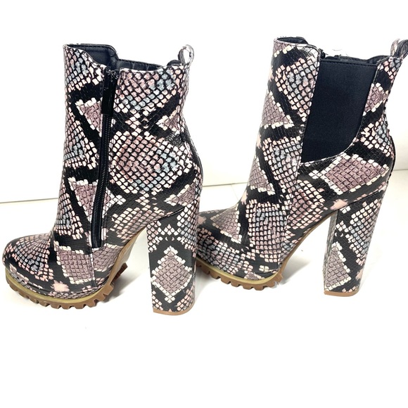 Nice heel boots brand new - Picture 1 of 8